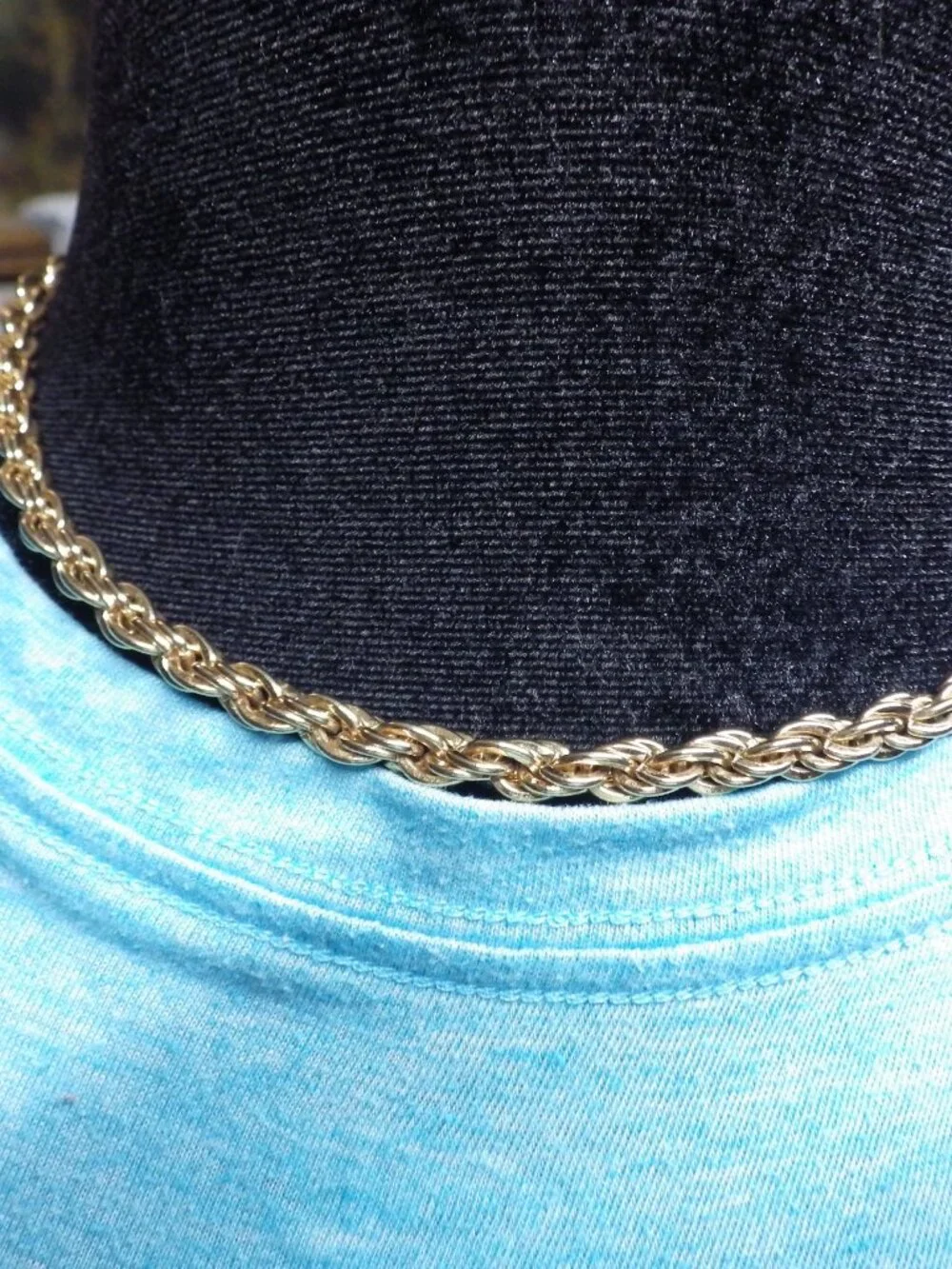 Lot of Gold Tone Chain/Necklaces 4 Necklaces & pr of earrings 720G2